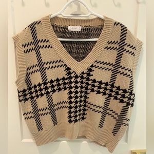 Sweater vest New with no tag